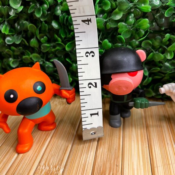 PIGGY Roblox Collectible Figures Series 1 Bundle ROBBY CHASE Rare Clowny - Picture 8 of 14